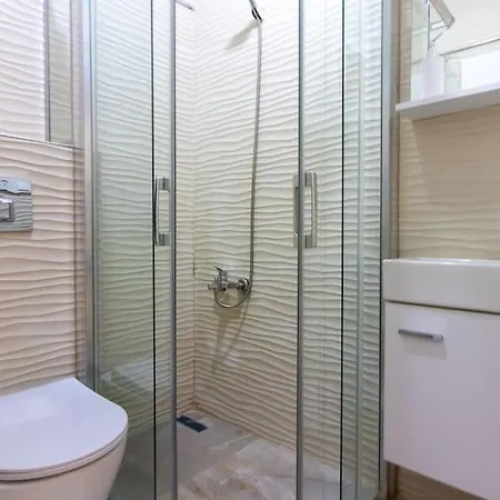 Sleek & Cozy 1br W/ Ac *