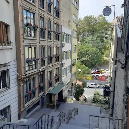Sleek & Cozy 1br W/ Ac Apartment Istanbul