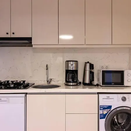 Sleek & Cozy 1br W/ Ac Apartment